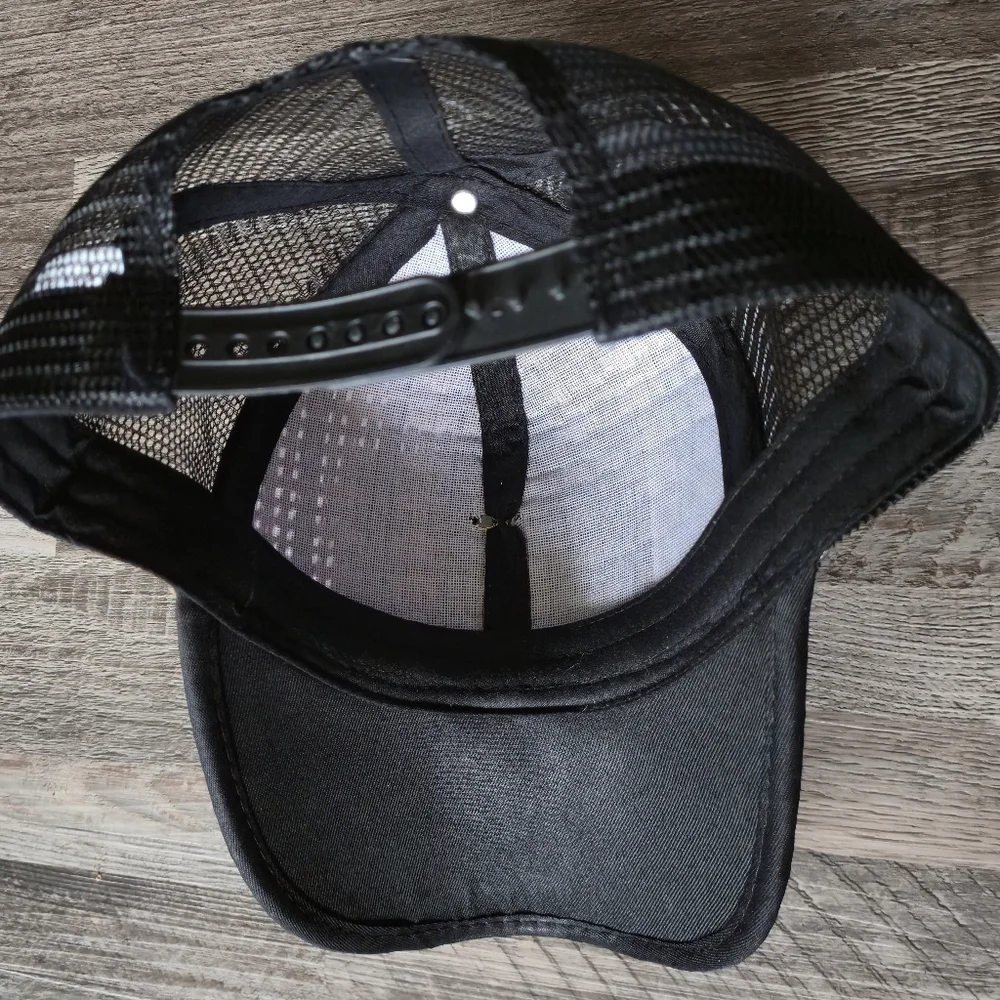 Gorra Black Mesh Straw Trucker Hat Silver Tone Horse Buckle Embroidered Brim - Picture 4 of 10